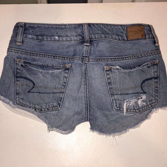 Low rise distress denim shorts! - Picture 3 of 5